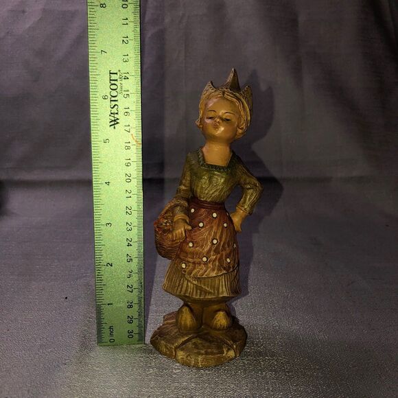 Vintage Copy Verb HM Dutch Girl made in Holland, Carrying a Basket of Flowers - Picture 7 of 7